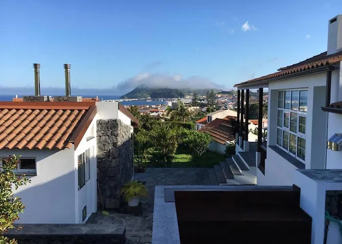 Summer House With Bbq And Garden Horta (Azores)
